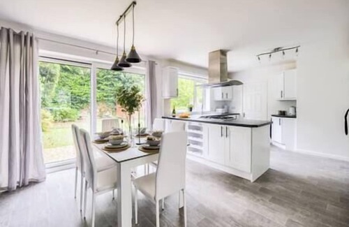 Barnt Green House | Emscote Green Modern 4 Bed Solihull House