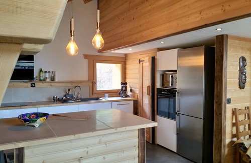 Abries Apartment | En Plein Coeur du Queyras, Grand Appartement au Dernier Étage D'un Chalet
