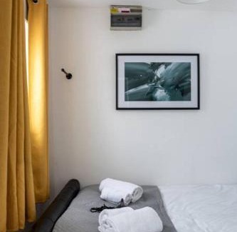 Landore Apartment | En-suite Apartment, Fully Equipped Kitchen
