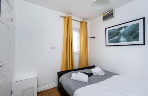 Landore Apartment | En-suite Apartment, Fully Equipped Kitchen