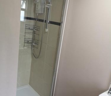 Porthmadog House | En-suite Bedroom in a quiet bungalow