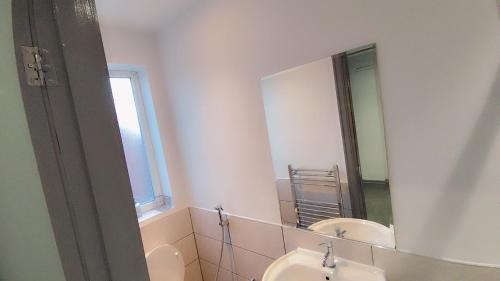 Eccles House | En-Suite Double-Bedroom in the Heart of Eccles Manchester Perfect for Short Stays BH5
