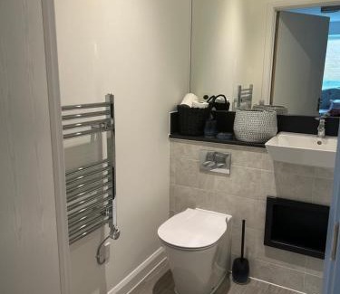 East Acton House | En-suite Double Room in a shared apartment close to central London