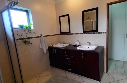 Plettenberg Bay House | En-suite, private room, free WIFI in Plett