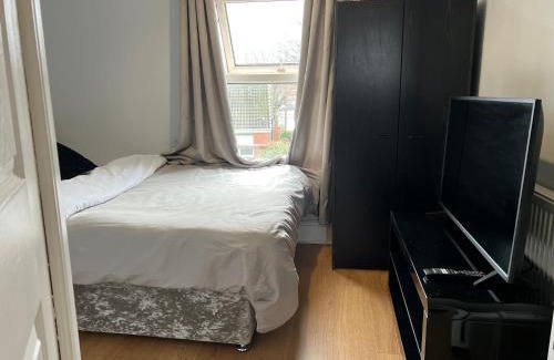 Doncaster House | En-suite Room Near City Center 4
