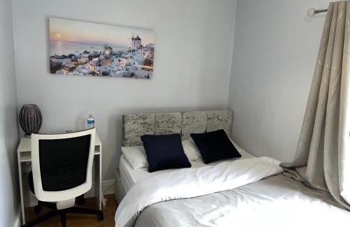 Doncaster House | En-suite Room Near City Center 4
