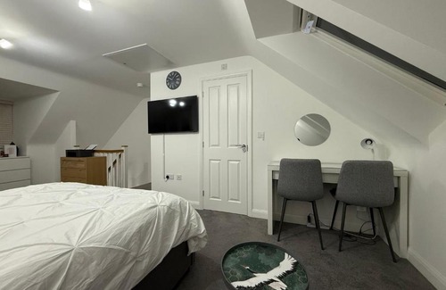 Seisdon House | En-suite Studio - LuxurymeetsComfort