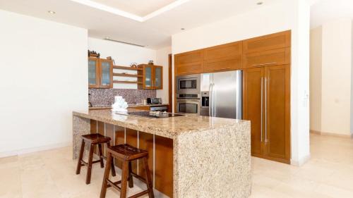 Puerto Penasco Apartment | Encanto Living Penthouse 1202 by Kivoya
