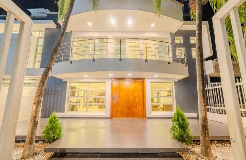Manga House | Encanto Mansion - 6BR Luxury Villa Near Walled City