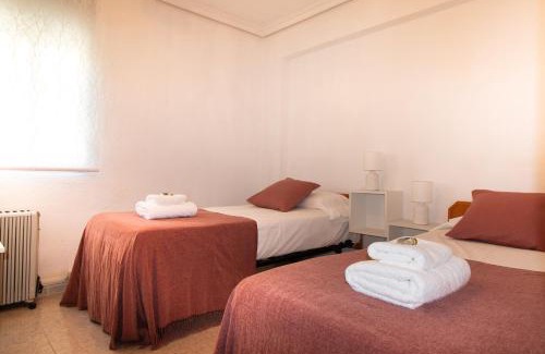 Leon XIII-Los Naranjos Apartment | Encanto sevillano en La Macarena Ideal para familias y amigos