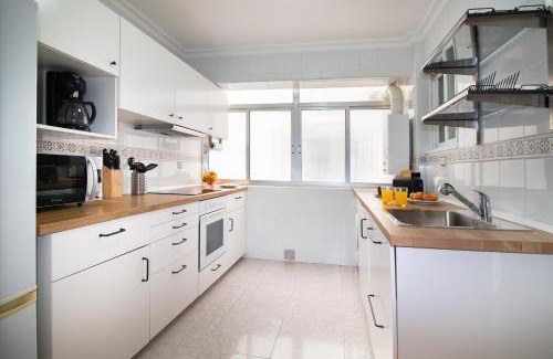 Leon XIII-Los Naranjos Apartment | Encanto sevillano en La Macarena Ideal para familias y amigos