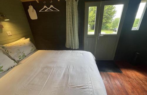Sibford Gower House | Enchanted Cabin Retreat in Sibford Gower