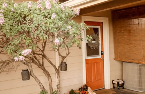 Visalia Cottage | Enchanted Cottage at Venice Cove Farm