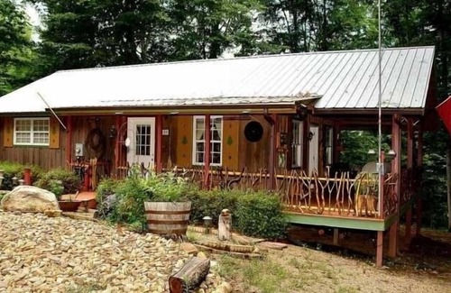 Newport Cabin | Enchanted Cottage by RedAwning