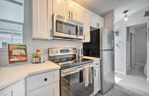 Kissimmee Cottage | Enchanted Cottage with Pool and Mini-Golf Near Disney