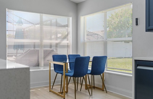 Eagle Pointe South House | Enchanted Disney Castle Heated Pool+EV Charger, 10min to WDW, Private Home w/DW