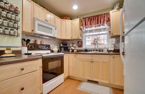 Hiawassee House | Enchanted Forest Cottage w/Hot Tub!