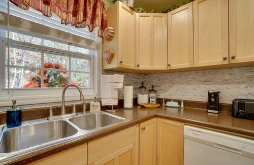 Hiawassee House | Enchanted Forest Cottage w/Hot Tub!
