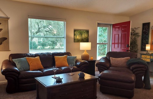 Crystal River House | Enchanted Hideaway on Lake Rousseau