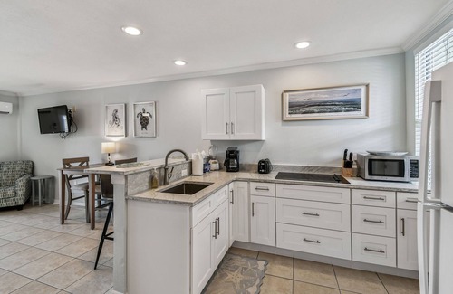 Bay Esplanade Apartment | Enchanted Inn Suite #3 w/View of the Intra-costal water-way Pool, Fishing Dock,