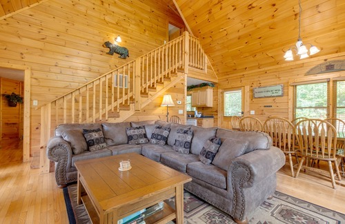 Black Bear Falls Cabin | Enchanted View Lodge