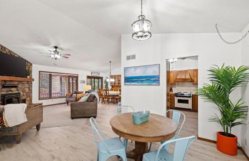 Kimberling City House | Enchanted Woods Hideaway