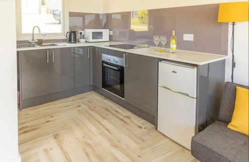 Bucks Cross Ski Chalet | Enchanting 2 Bedroom Coastal Chalet - Sea Views - Near Clovelly!