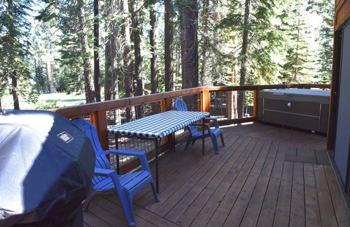 Truckee Ski Chalet | Enchanting 3-bedroom Chalet on the 16th fairway of Tahoe Donner golf course