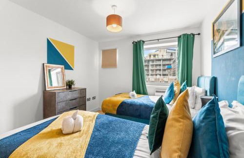 Redcliffe Apartment | Enchanting Bristol Abode -Sleeps 6 with Balcony!