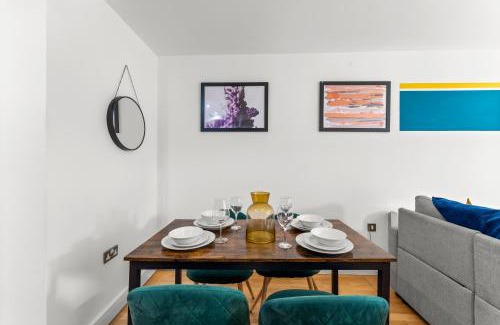 Redcliffe Apartment | Enchanting Bristol Abode -Sleeps 6 with Balcony!