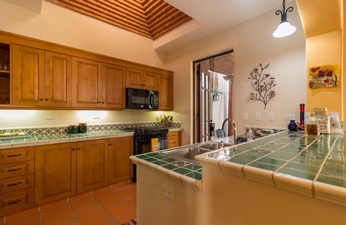 Nopolo House | Enchanting couple steps from Community Pool, Bikes available In Loreto Bay