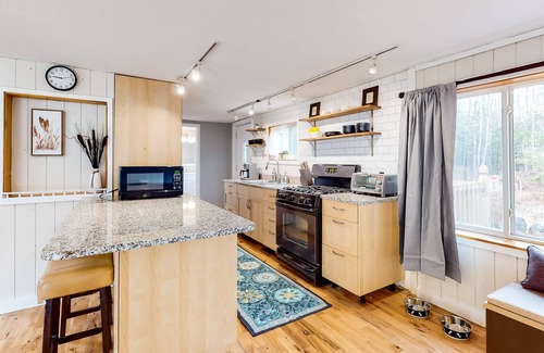 Dover-Foxcroft House | Enchanting dog-friendly cottage with full kitchen, fast WiFi, & nearby creek