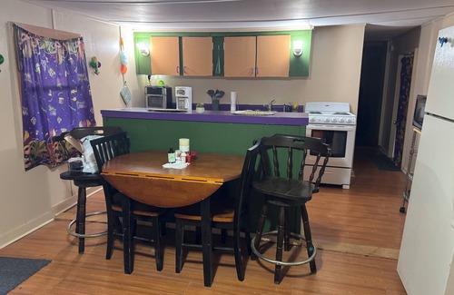 Atchafalaya Cottage | Enchanting family-friendly cottage with AC in Breaux Bridge
