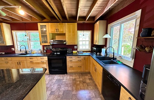 Canadensis House | Enchanting Forest Retreat