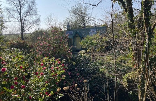 Bude Cabin | Enchanting Hand Painted Tabernacle with Hot Tub
