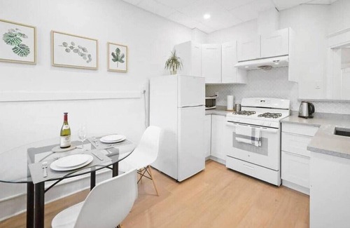Grandview-Woodland Apartment | Enchanting Haven on the Vibrant Commercial Drive