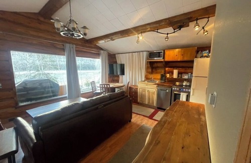 Cooper Landing Cabin | Enchanting Kenai River Retreat