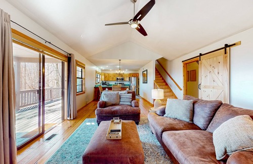 Blairsville Cabin | Enchanting mountain home with deck views, private hot tub, firepit, & fireplace