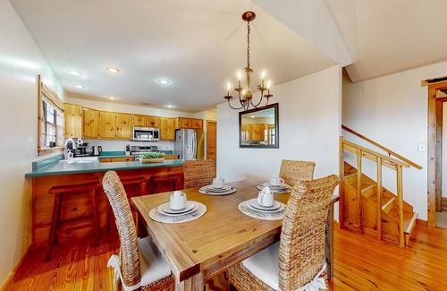 Blairsville Cabin | Enchanting mountain home with deck views, private hot tub, firepit, & fireplace