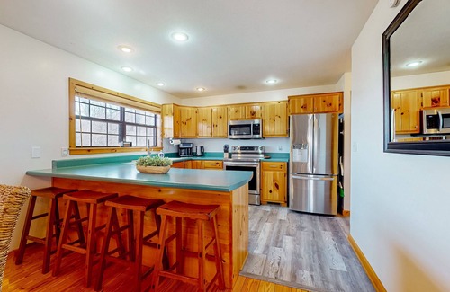 Blairsville Cabin | Enchanting mountain home with deck views, private hot tub, firepit, & fireplace