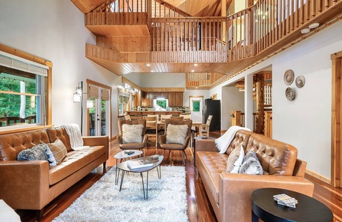 Cosby Cabin | Enchanting Mountain ZEN Retreat Oasis Spa Hot Tub- Fire Pit - DOGS-VIEWS