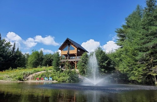 Maidstone Cabin | Enchanting New Treehouse! Experience a unique getaway above the forest canopy.
