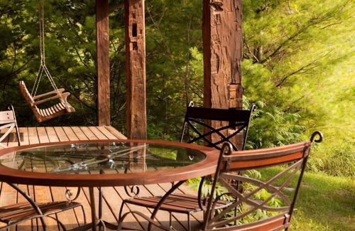 Sturgeon Bay Cabin | "Enchanting Romantic Getaway: A Perfect Escape for Couples"