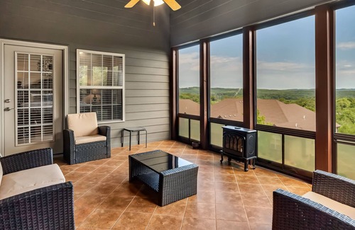 Branson West Villa | Enchanting Stonebridge Resort Villa just minutes from Silver Dollar City!