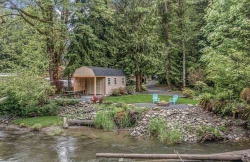 Granite Falls Cabin | Enchanting studio cabin in Granite Falls! nFor the off grid nature lover.