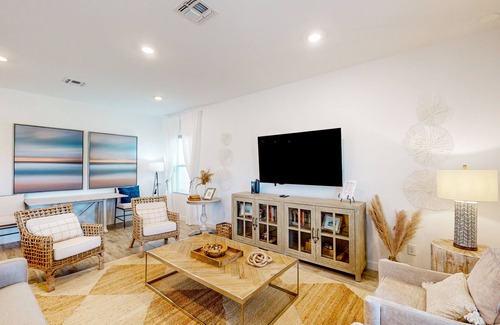 West Haven House | Enchanting & sun-soaked getaway with tennis court, generous patio, AC, & W/D