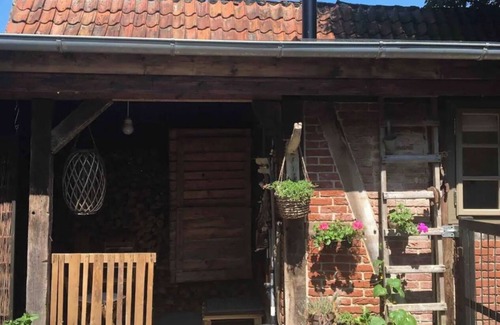 Hittbergen Cabin | Enchanting tiny house with fireplace on the Elbe