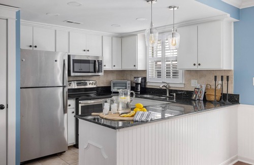 South of Broad House | Enchanting Townhome in the Harleston Village, Parking Included