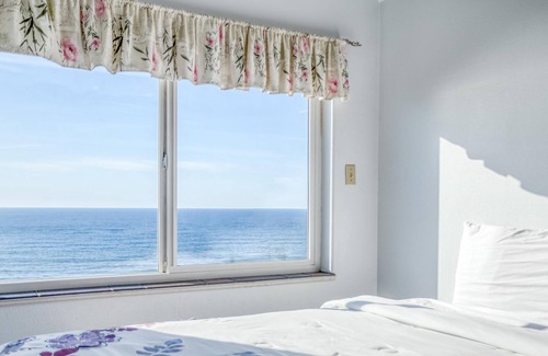 Lincoln City House | Enchantment by the Sea