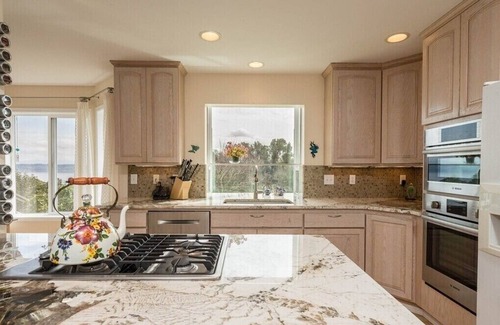 Vashon Island House | Enchantment on Vashon Island - House with a view!